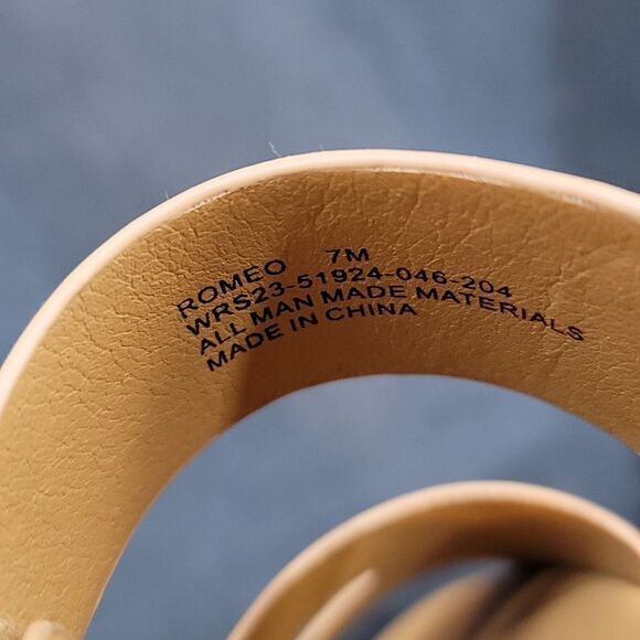 BRAND NEW BARESTRAPS ADJUSTABLE BUCKLE DOUBLE STRAP OPEN TOE SANDAL - Picture 14 of 15